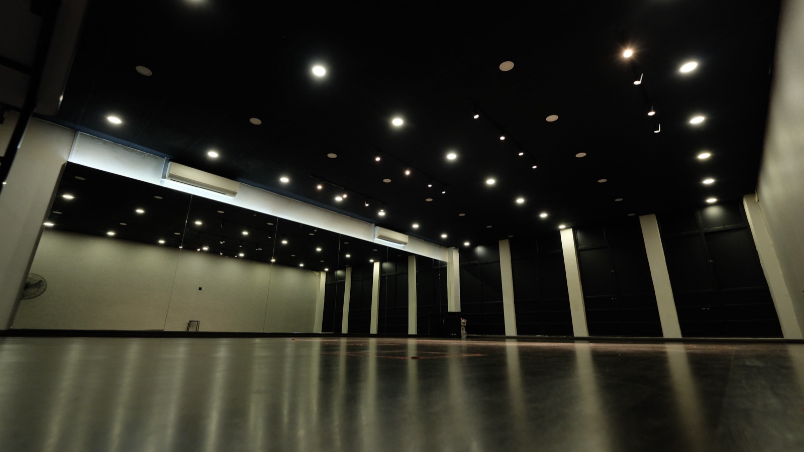 SIM Dance Studio lounge