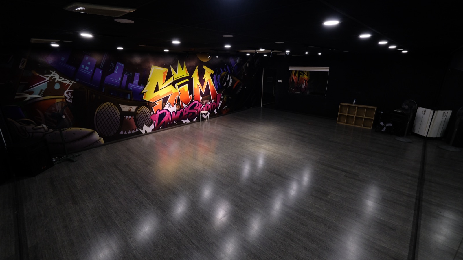 SIM Dance Studio detail